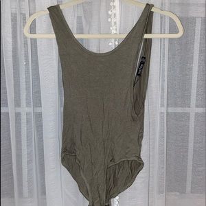 BOOHOO LOW SIDE SCOOP BODYSUIT NWT